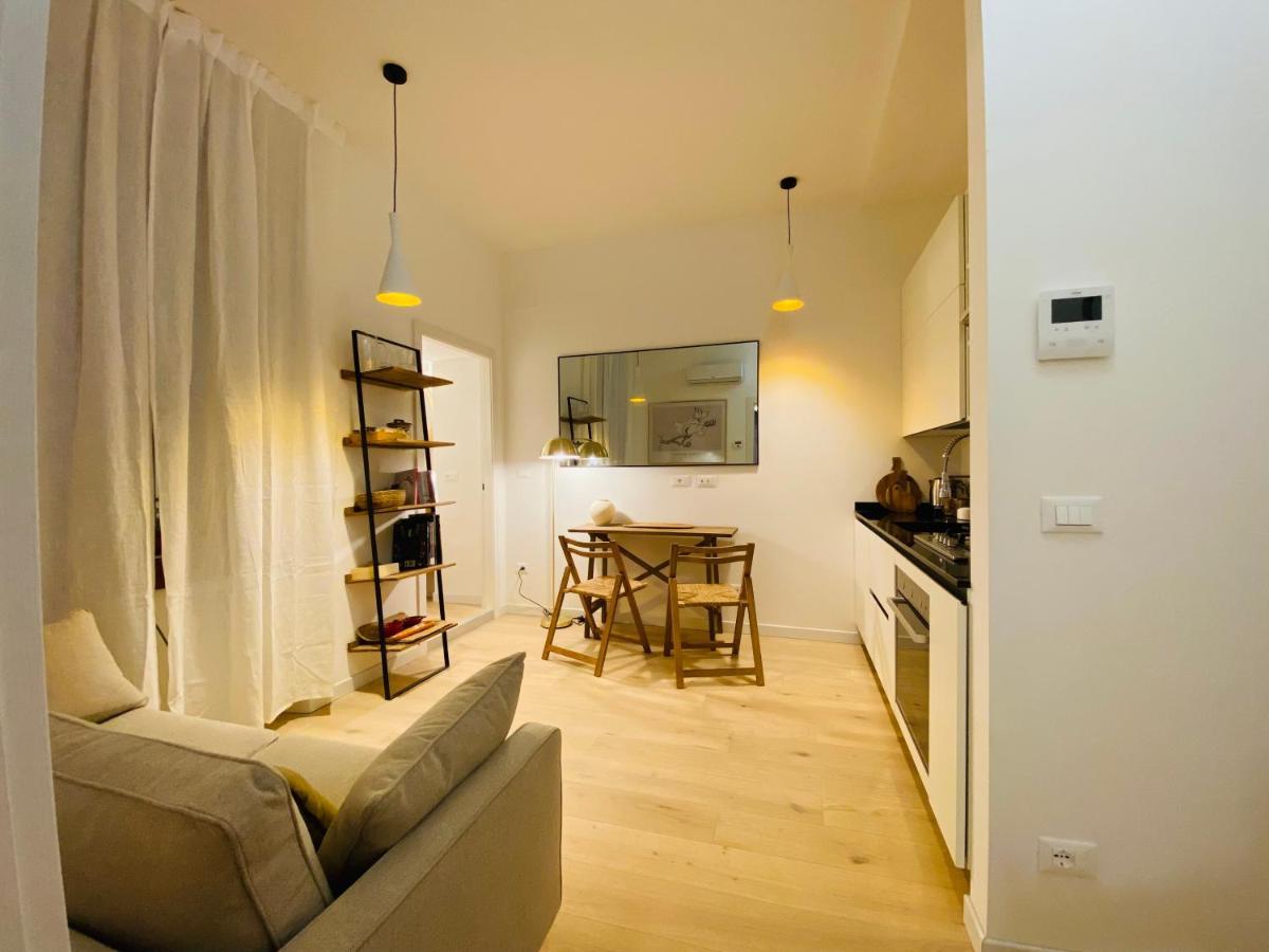 Piazzaborsa Charme Apartment Triëst Buitenkant foto
