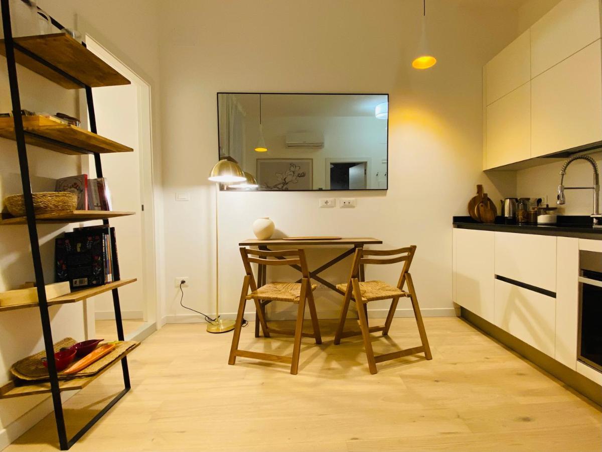 Piazzaborsa Charme Apartment Triëst Buitenkant foto