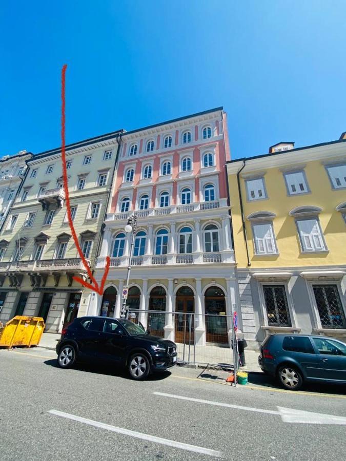 Piazzaborsa Charme Apartment Triëst Buitenkant foto