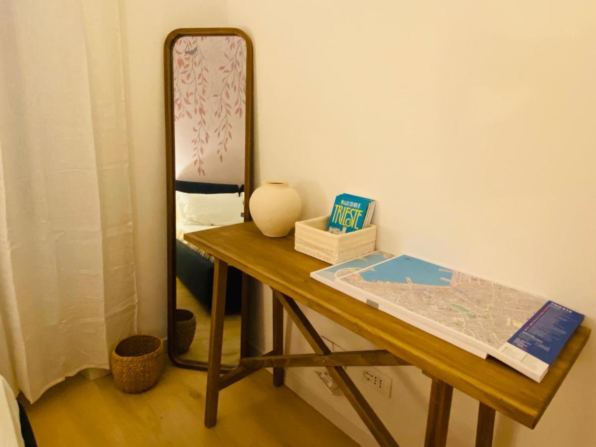 Piazzaborsa Charme Apartment Triëst Buitenkant foto