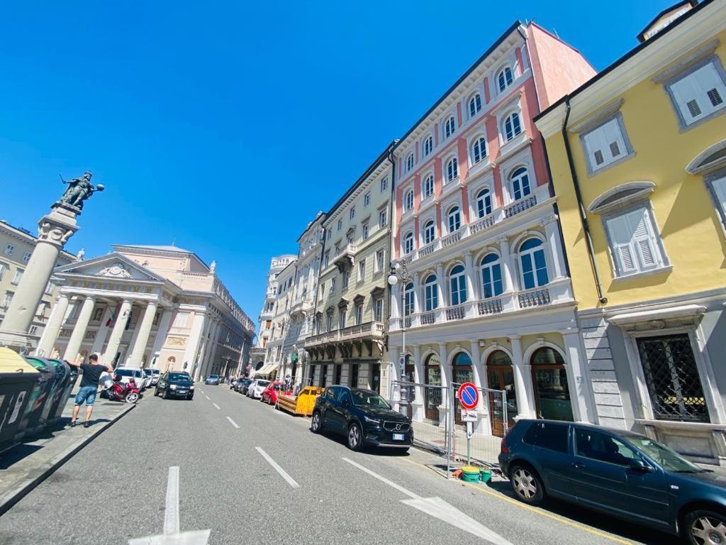 Piazzaborsa Charme Apartment Triëst Buitenkant foto